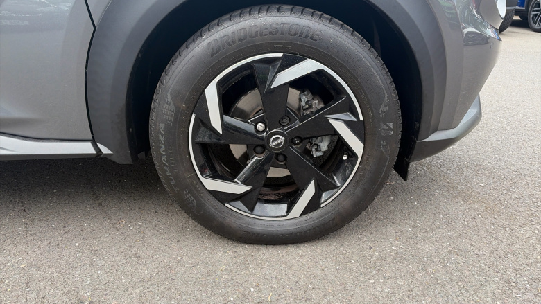 Nissan Juke 1.0 DiG-T 114 N-Connecta 5dr Petrol Hatchback